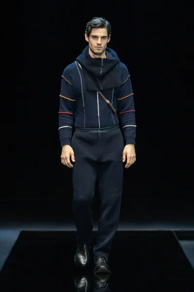 Look 18